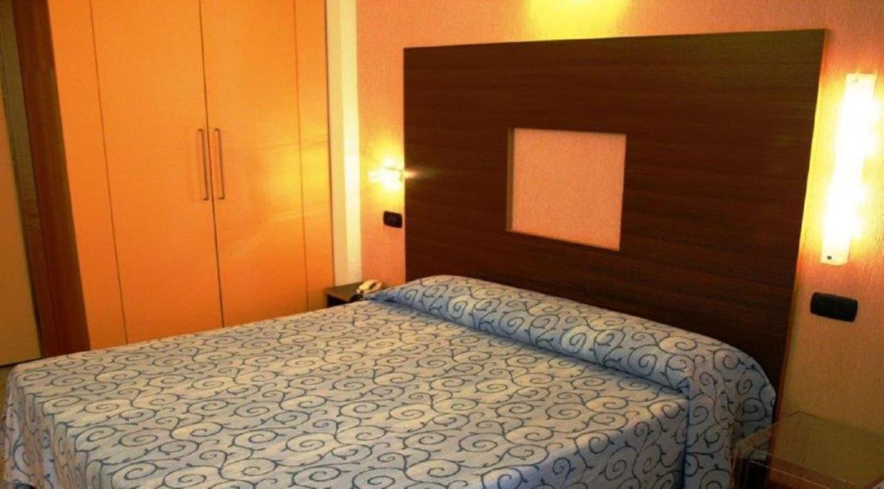 Hotel Rex - Fronte Mare Riccione Extérieur photo