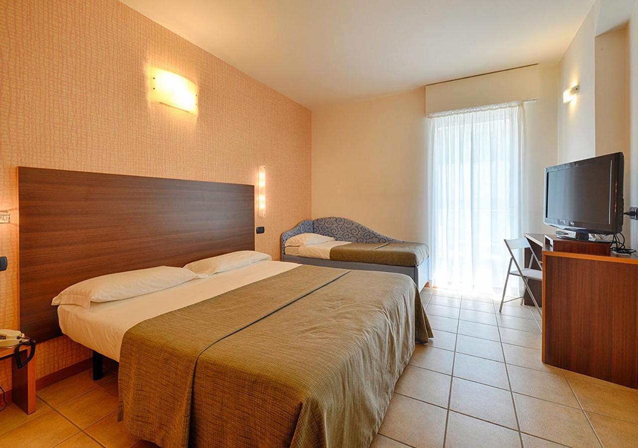 Hotel Rex - Fronte Mare Riccione Extérieur photo